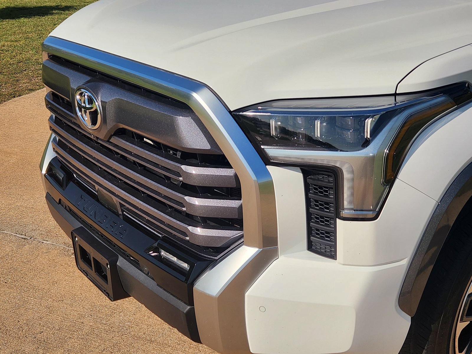 Used 2023 Toyota Tundra Limited AWD/4WD image 10