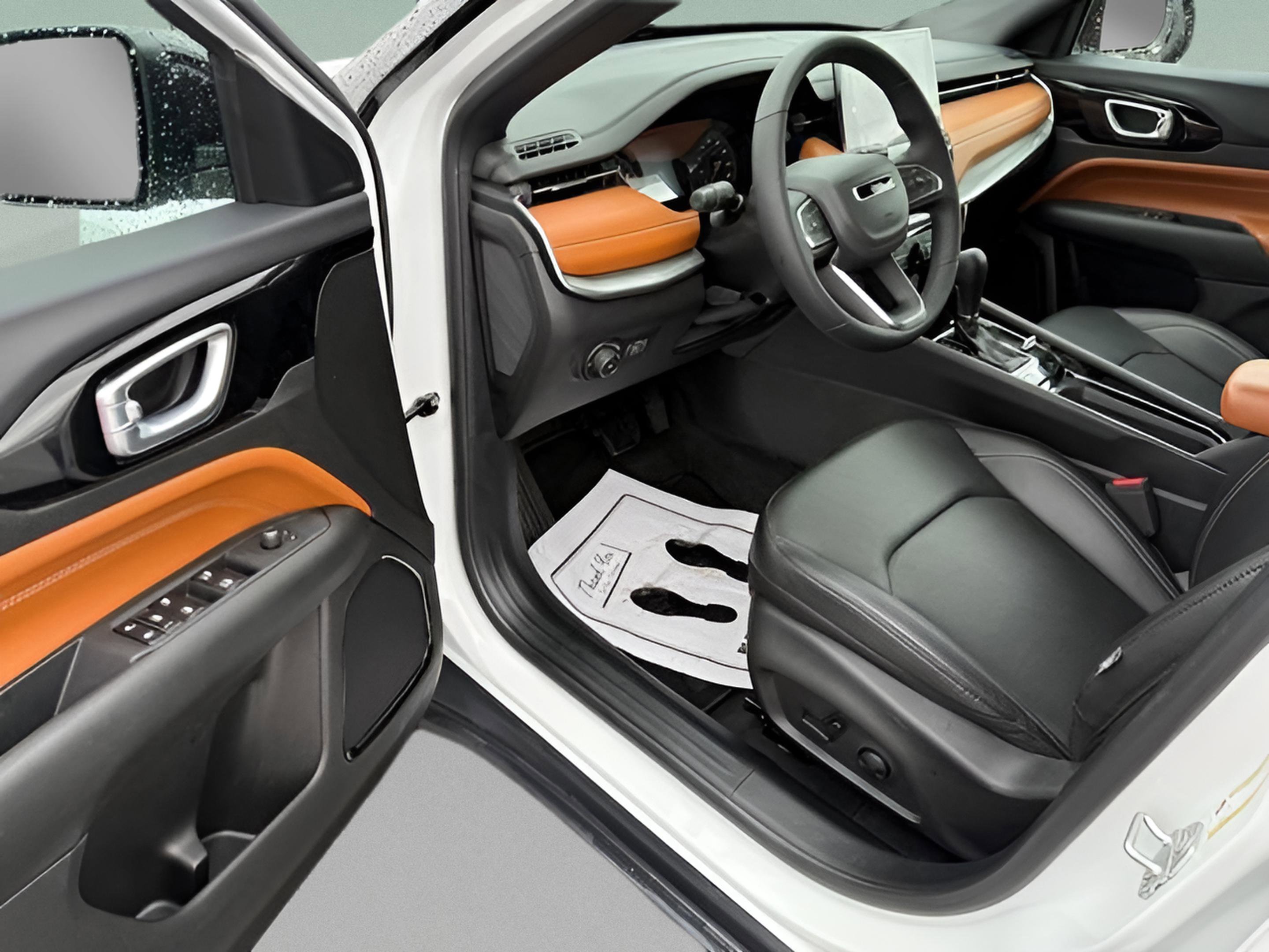 Used 2025 Jeep Compass Limited image 17