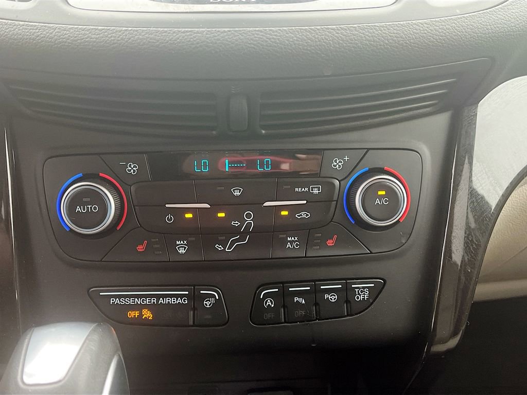 Used 2018 Ford Escape Titanium w/ Ford Safe & Smart Package FWD image 16