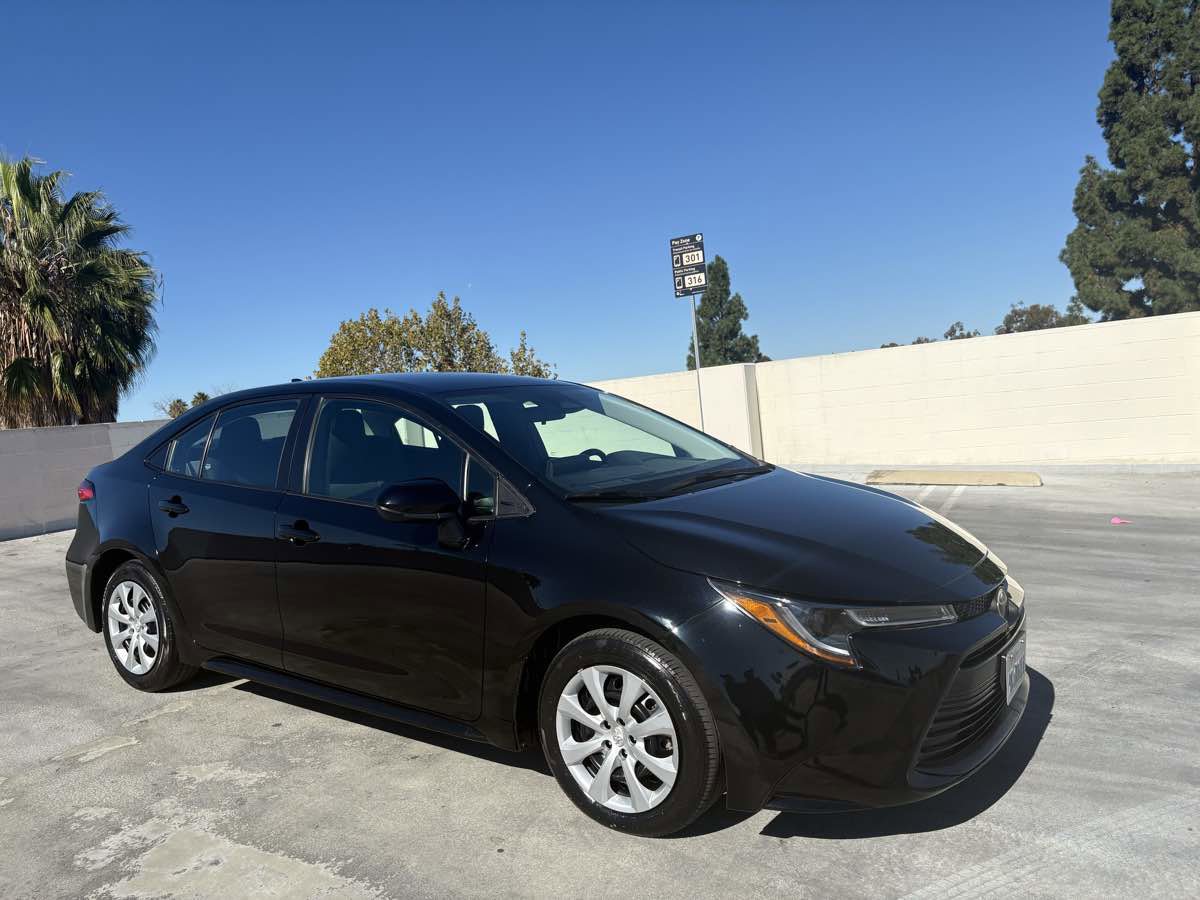 Used 2024 Toyota Corolla LE image 30