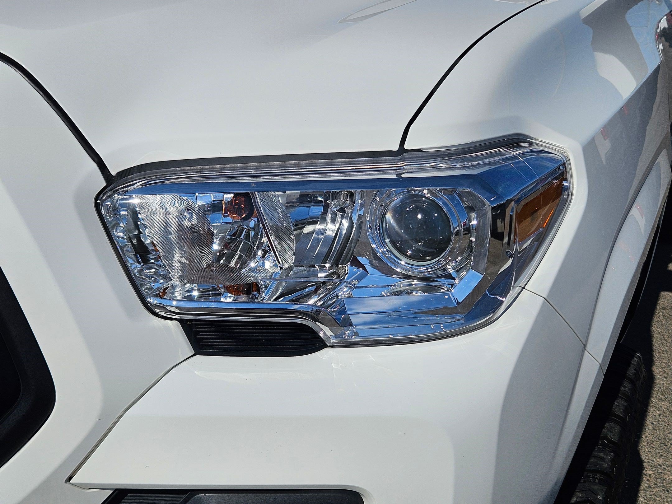 Used 2023 Toyota Tacoma SR w/ SR Convenience Package RWD image 10