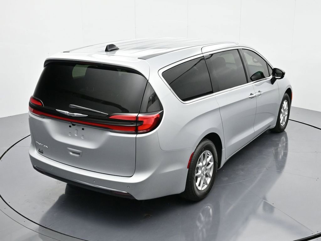 New 2026 Chrysler Pacifica Select FWD image 29