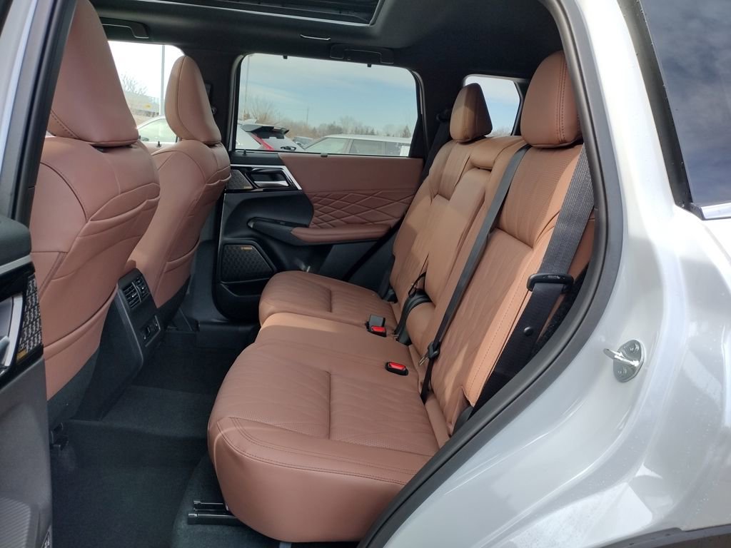 New 2026 Mitsubishi Outlander SEL image 9