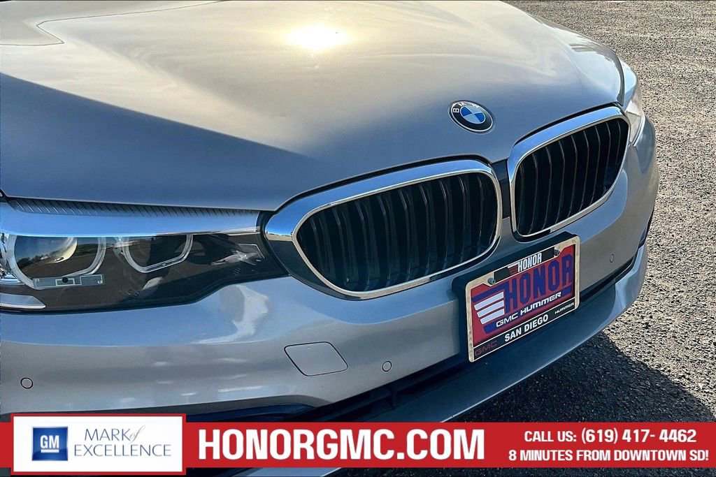Used 2019 BMW 530e w/ Convenience Package image 32