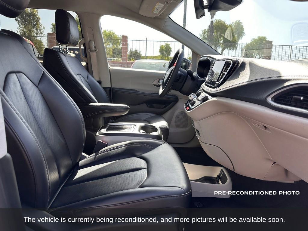 Used 2024 Chrysler Pacifica Select FWD image 15