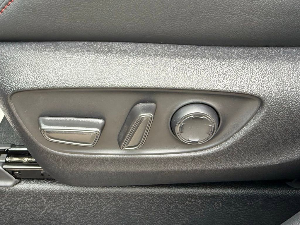 Used 2025 Toyota Sienna XSE image 34