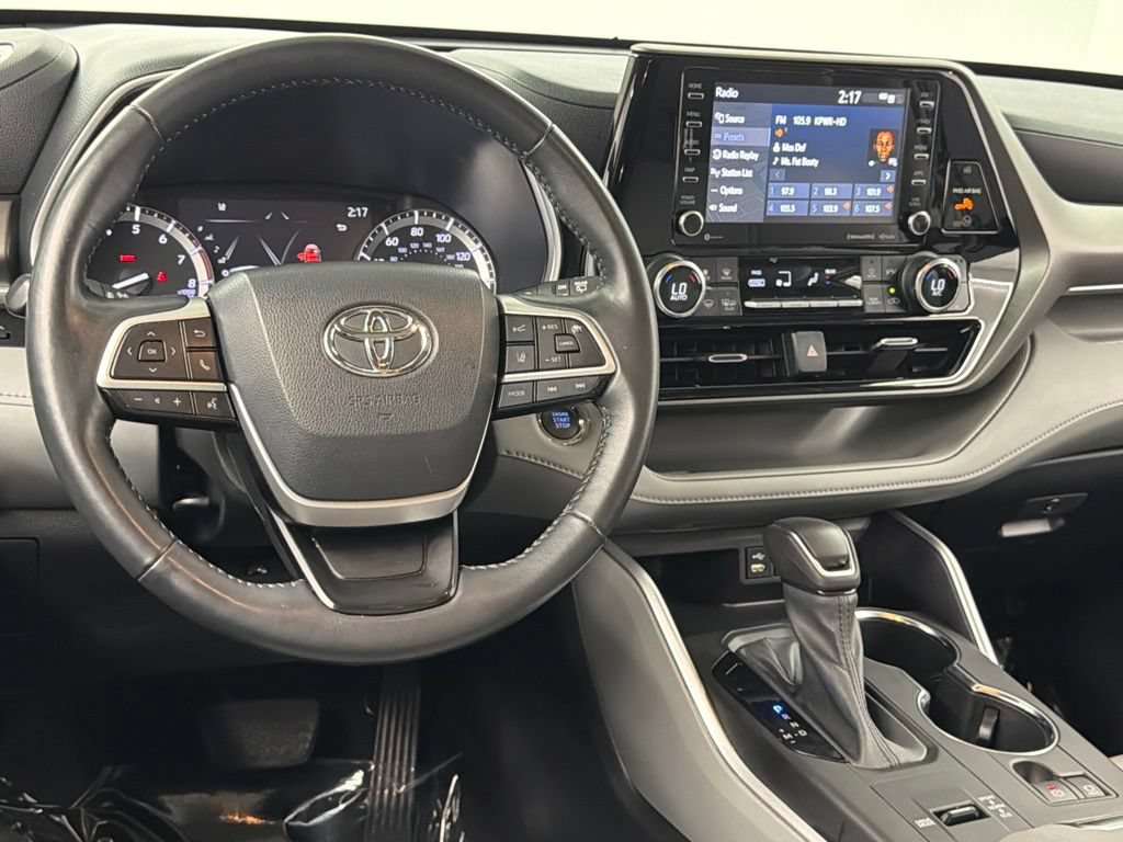 Used 2022 Toyota Highlander XLE FWD image 38