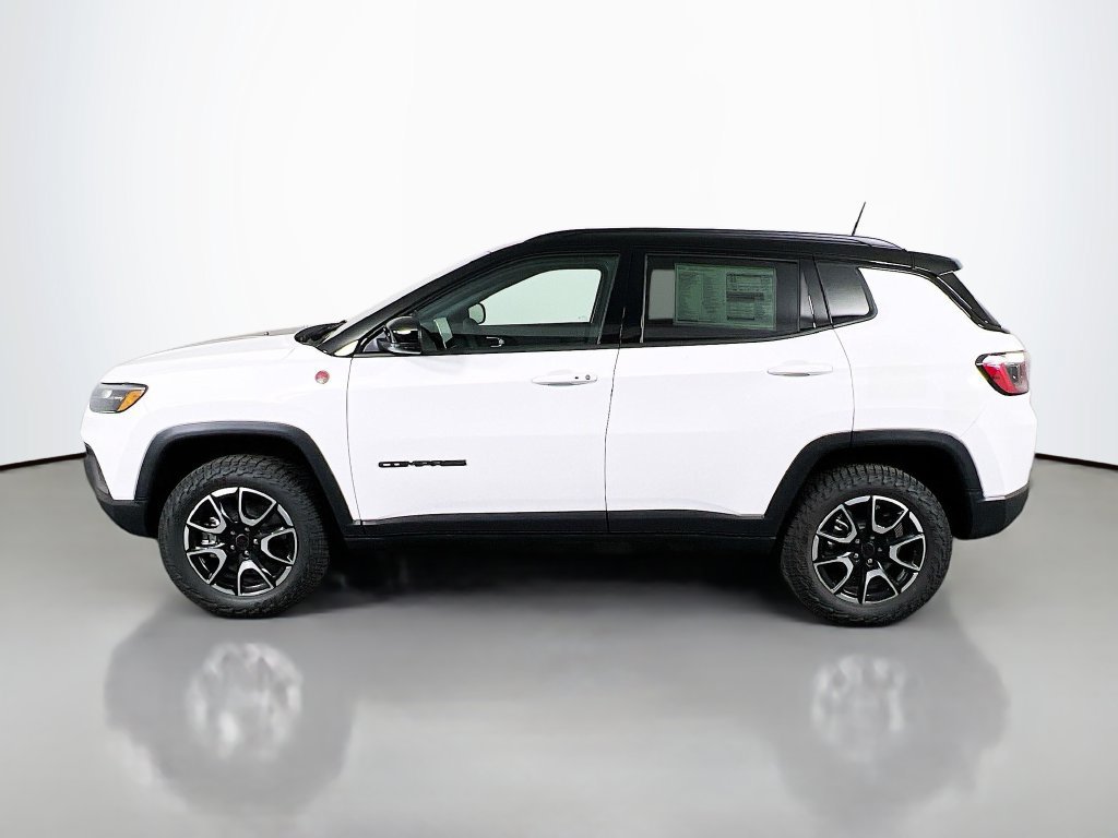 New 2026 Jeep Compass Trailhawk w/ Sun, Sound & Navigation Group AWD/4WD image 4
