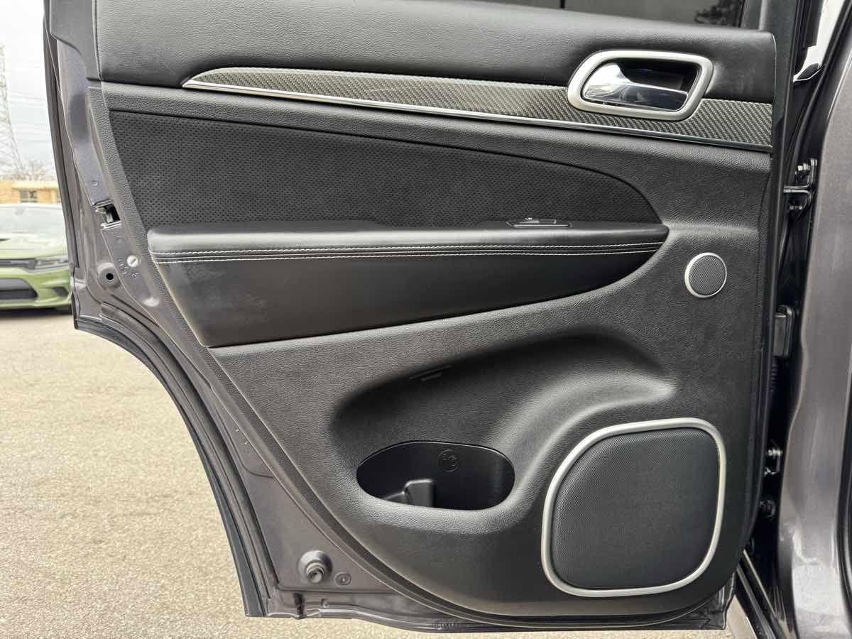 Used 2015 Jeep Grand Cherokee SRT w/ Luxury Group II AWD/4WD image 47