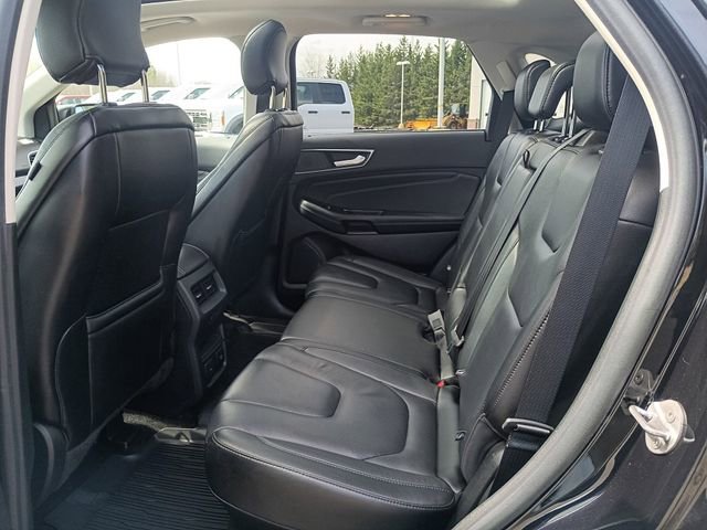 Used 2019 Ford Edge Titanium w/ Equipment Group 301A AWD/4WD image 17