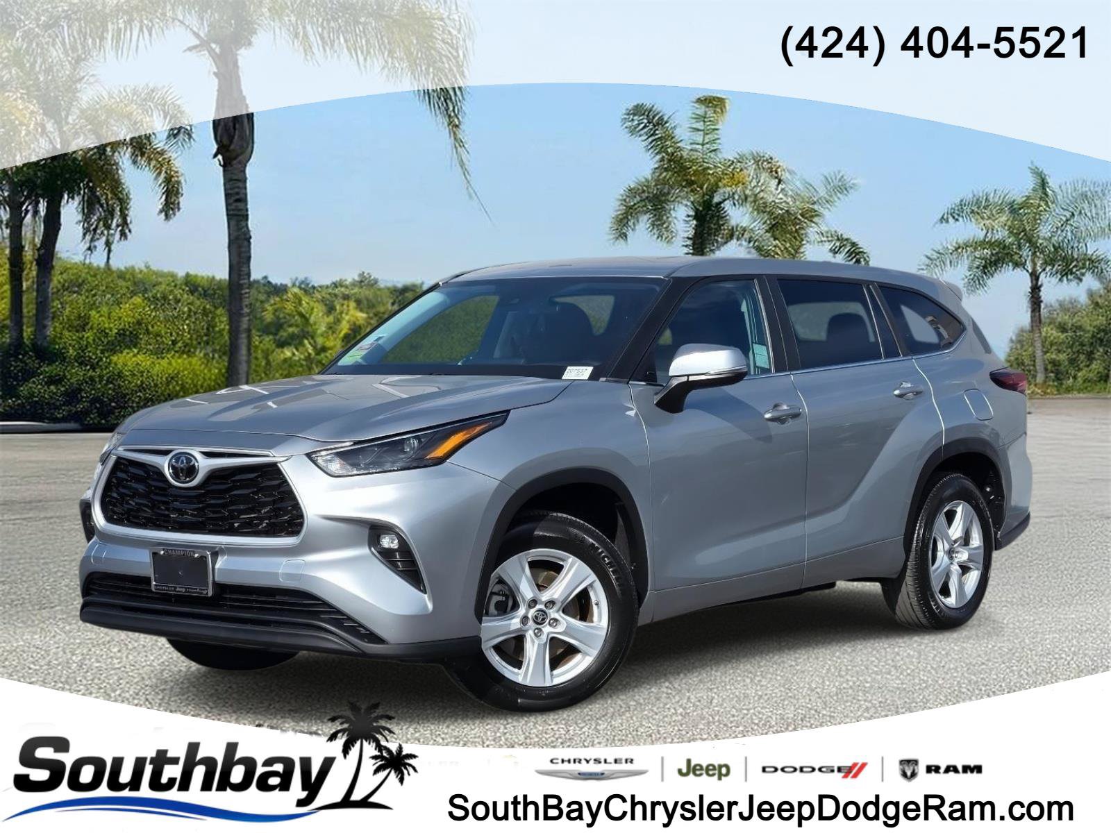 Used 2024 Toyota Highlander LE FWD image 1