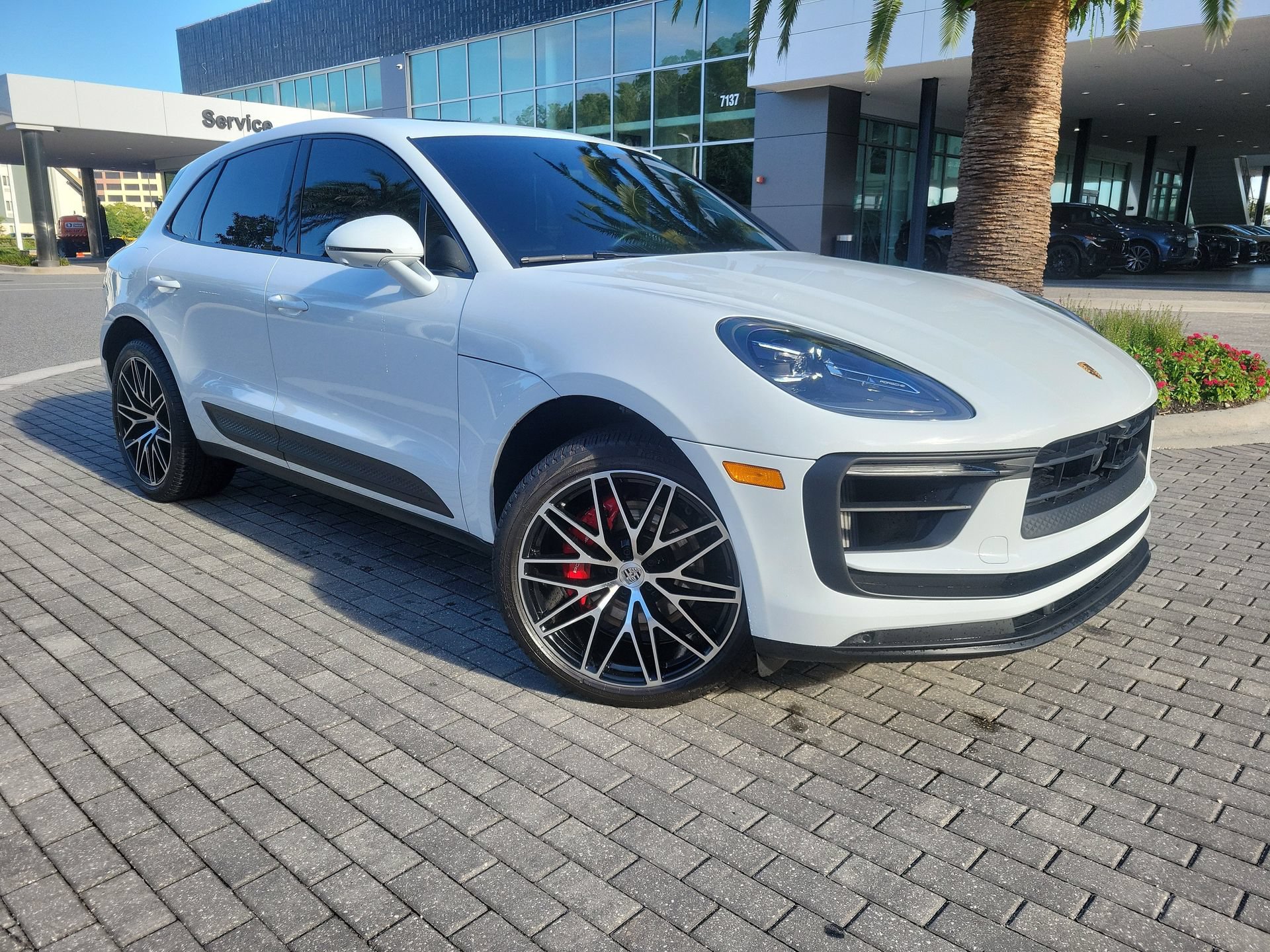 Used 2023 Porsche Macan S AWD/4WD image 1