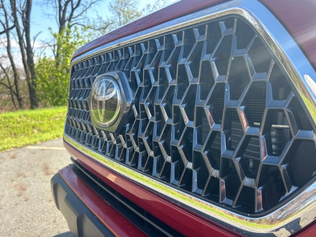 Used 2019 Toyota Tacoma TRD Off-Road AWD/4WD image 28