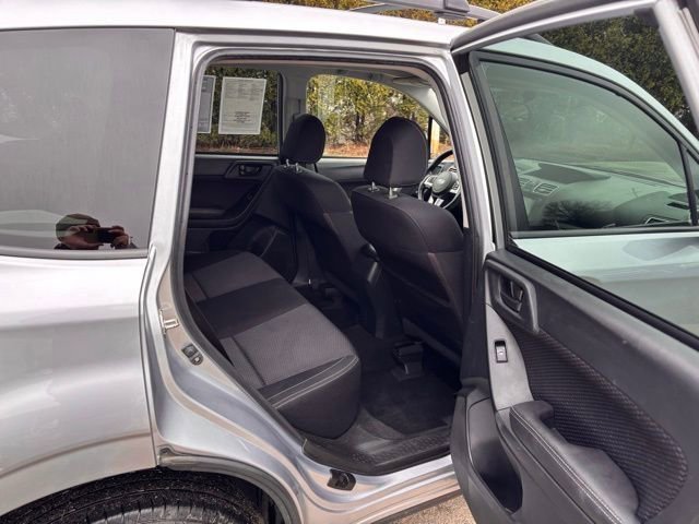 Used 2018 Subaru Forester 2.5i Premium w/ All-Weather Package image 12