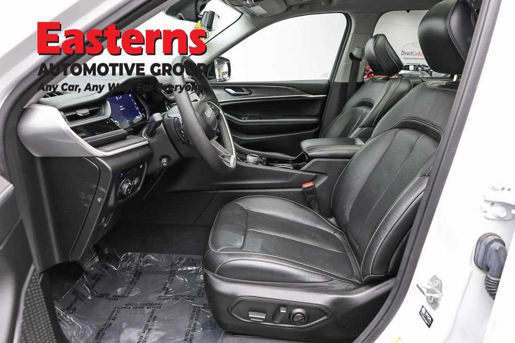 Used 2022 Jeep Grand Cherokee Limited 4xe w/ Luxury Tech Group II AWD/4WD image 13