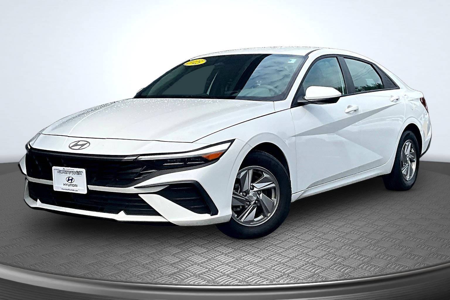 Used 2025 Hyundai Elantra SE FWD image 1