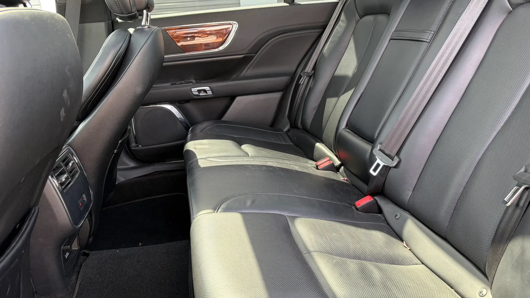 Used 2019 Lincoln Continental Select w/ Continental Climate Package AWD/4WD image 11