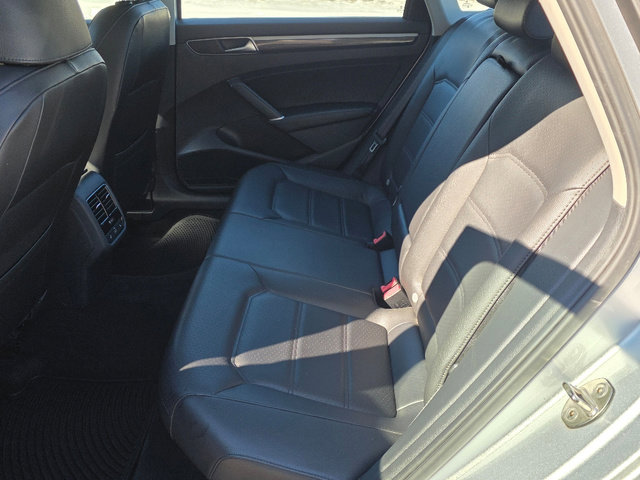 Used 2018 Volkswagen Passat 2.0T SE image 26