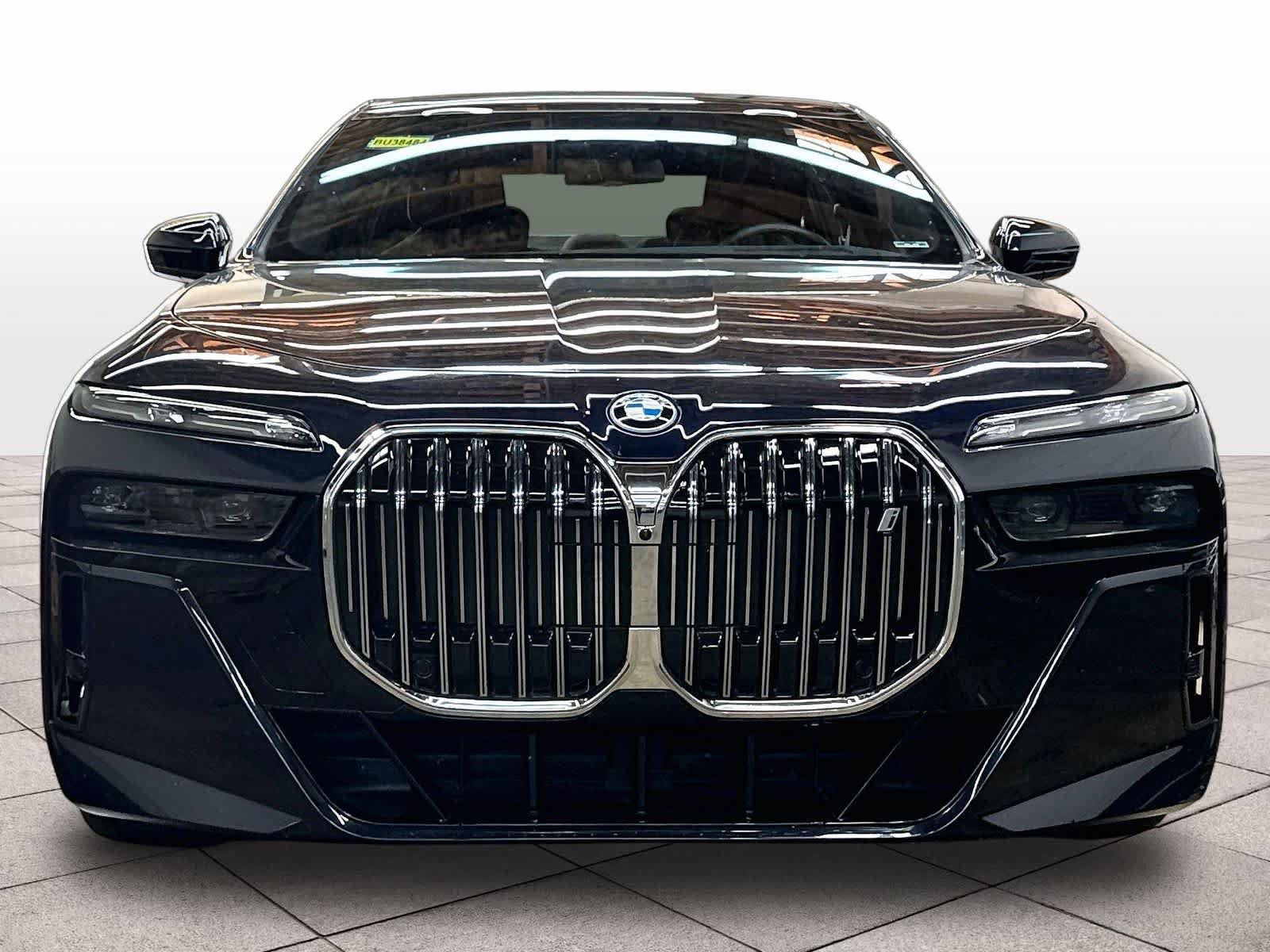 Used 2024 BMW i7 xDrive60 w/ Executive Package AWD/4WD image 3