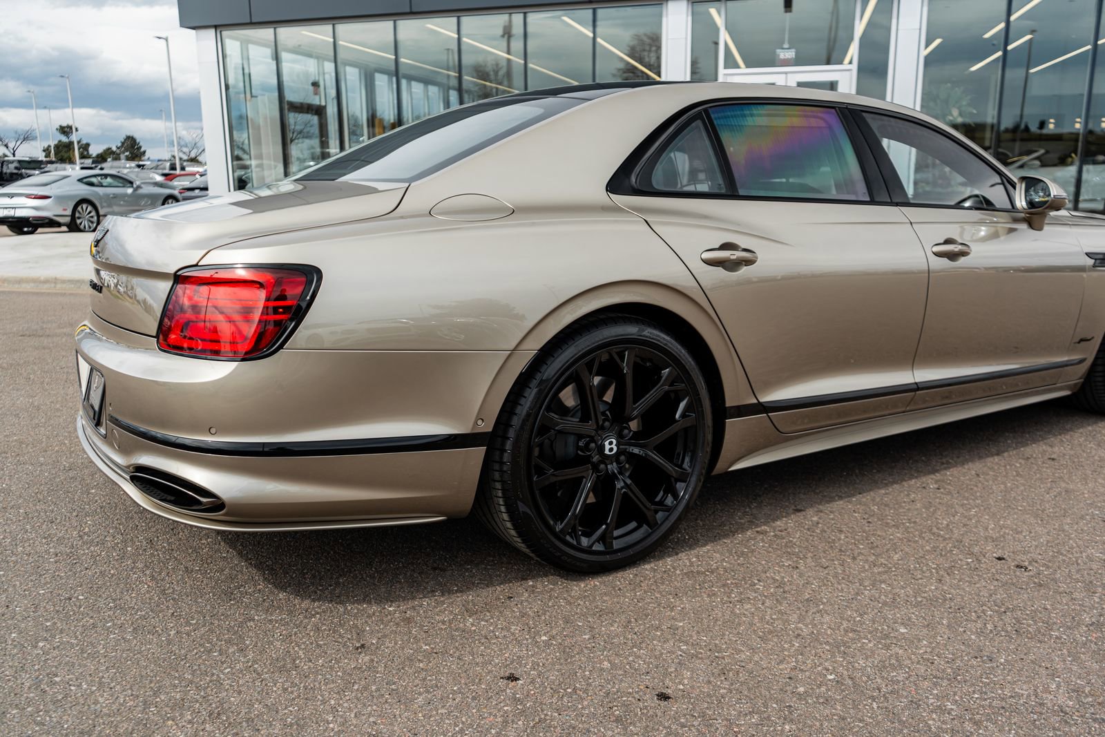 Certified 2025 Bentley Flying Spur Plug-In Hybrid image 12