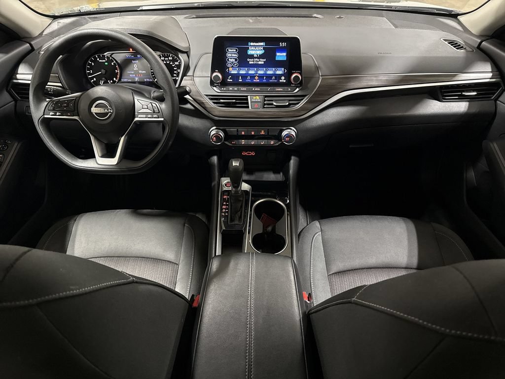 Used 2024 Nissan Altima 2.5 SV FWD image 10