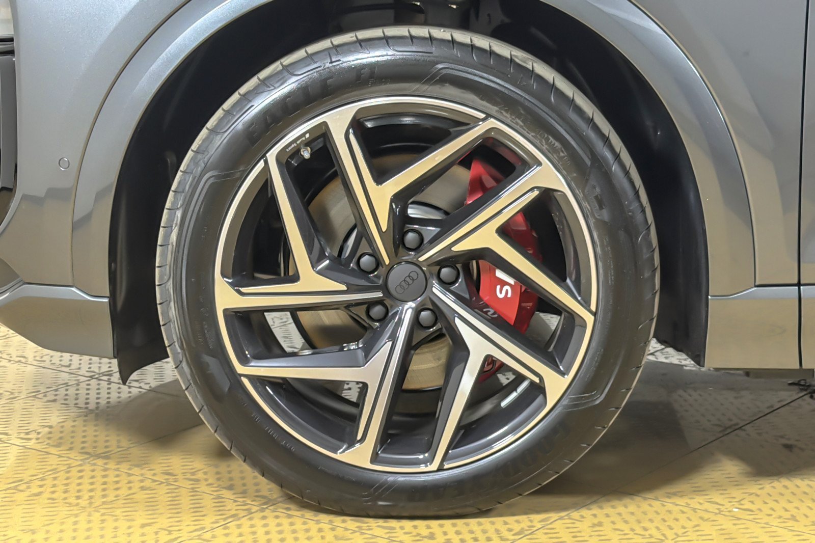 New 2027 Audi SQ6 e-tron Premium Plus AWD/4WD image 25