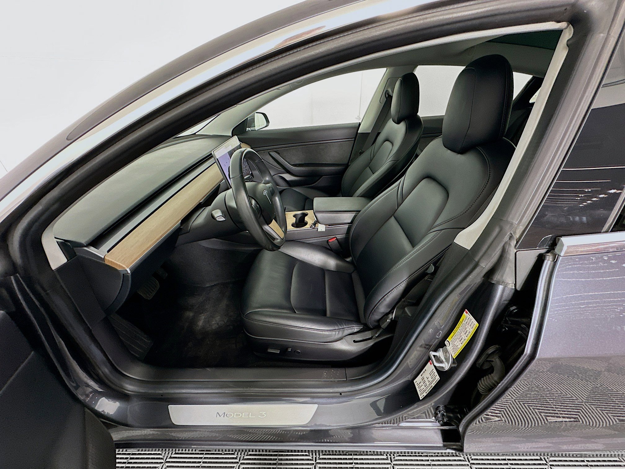 Used 2018 Tesla Model 3 Long Range RWD image 13