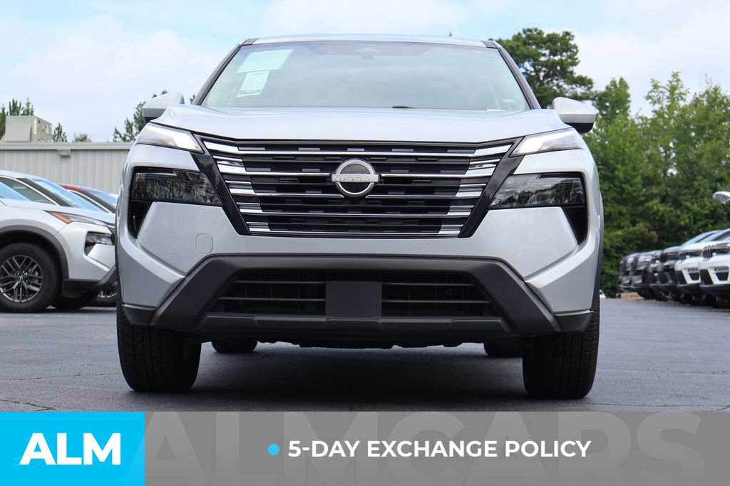 Used 2024 Nissan Rogue SV FWD image 3