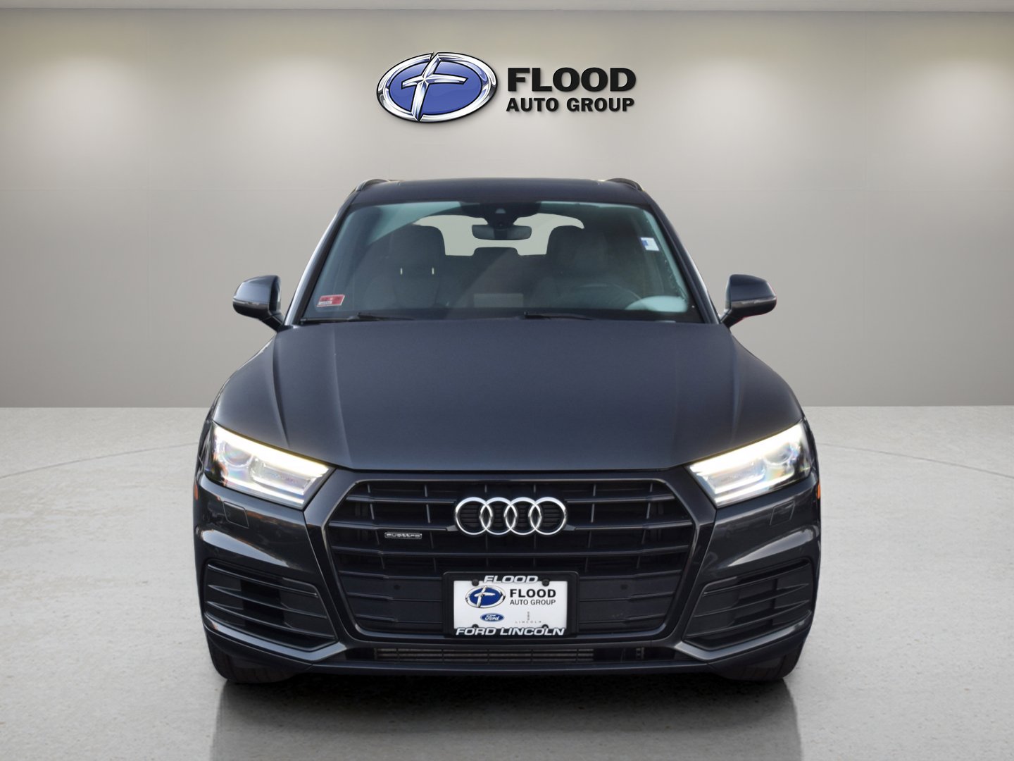 Used 2020 Audi Q5 2.0T Premium w/ Titanium Sport Package image 2