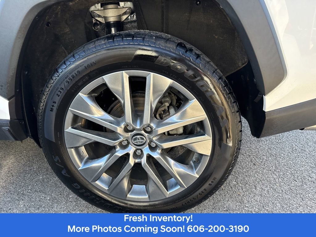 Used 2020 Toyota RAV4 XLE Premium image 9