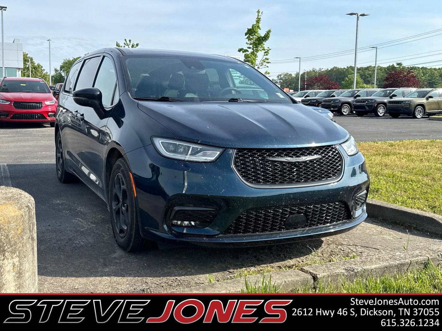 Used 2023 Chrysler Pacifica Touring-L w/ S Appearance Package FWD image 1