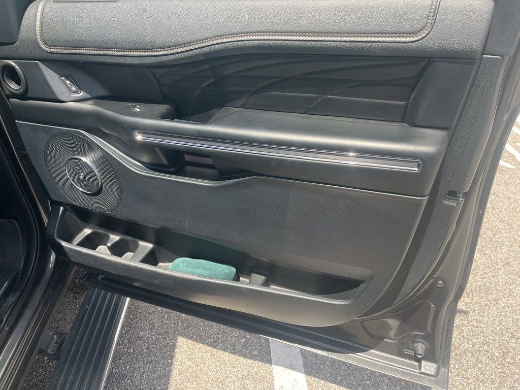 Used 2019 Ford Expedition Max Platinum AWD/4WD image 6