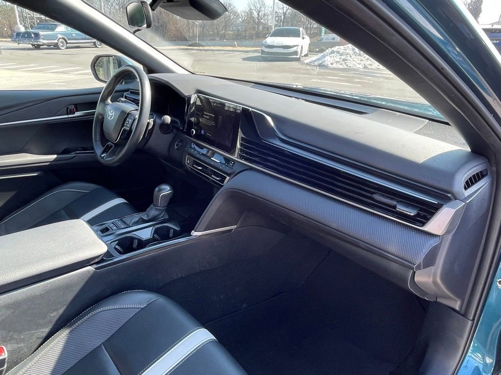 Used 2025 Toyota Camry SE image 28