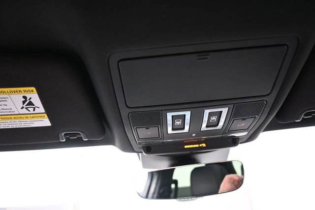 Used 2020 Land Rover Discovery Landmark AWD/4WD image 12