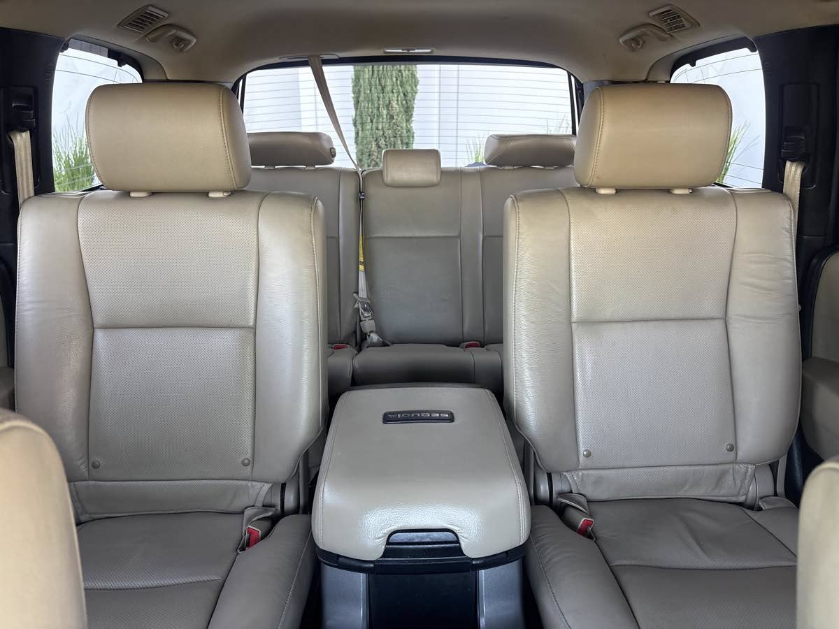 Used 2015 Toyota Sequoia Platinum RWD image 35