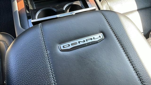Used 2025 GMC Yukon XL Denali image 16