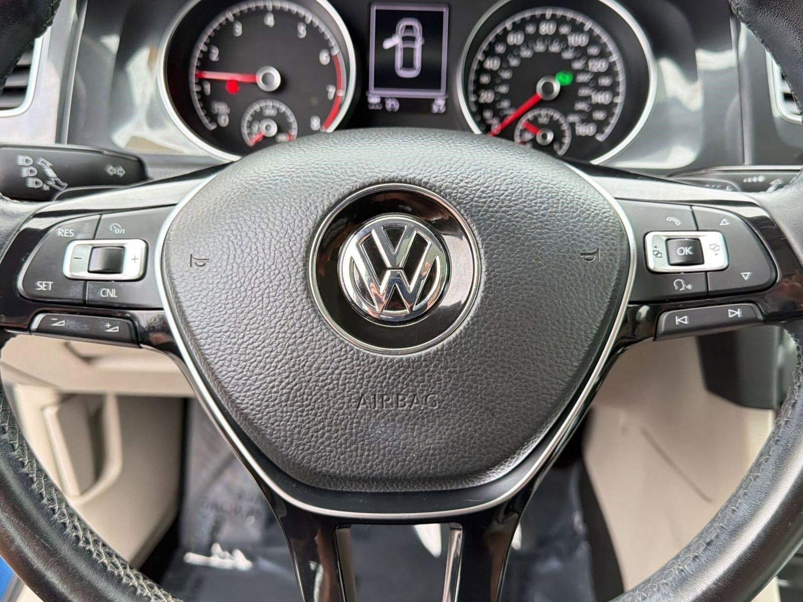 Used 2018 Volkswagen Golf SE image 17