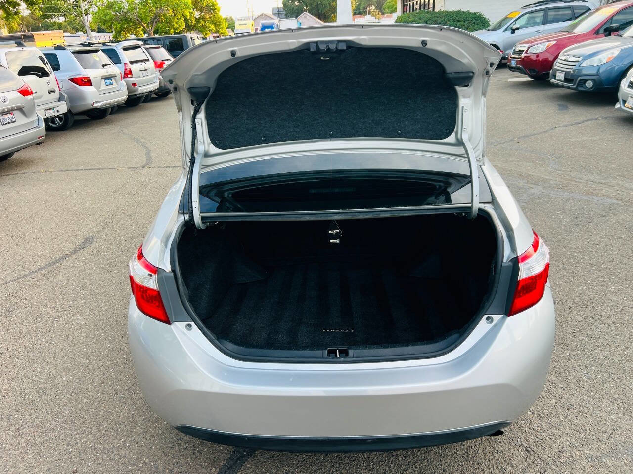 Used 2015 Toyota Corolla L FWD image 9