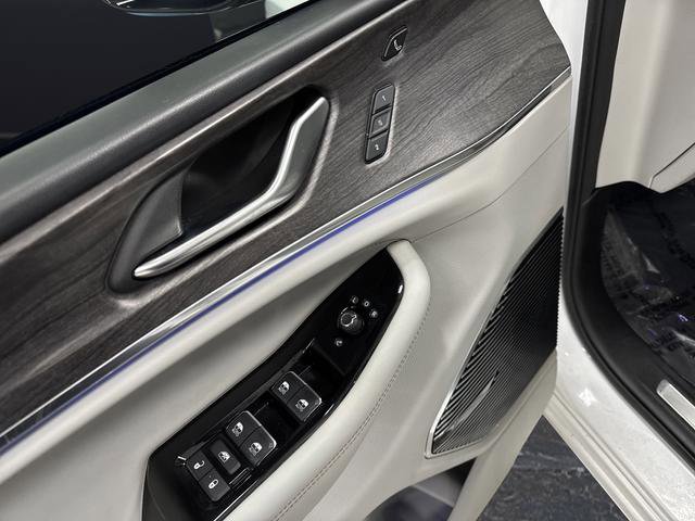 Used 2021 Jeep Grand Cherokee L Overland w/ Advanced Protech Group III image 32