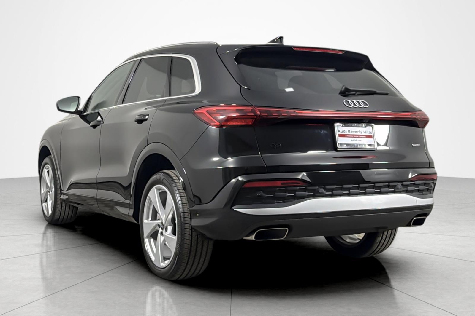 Used 2025 Audi Q5 Premium Plus w/ Premium Plus AWD/4WD image 3