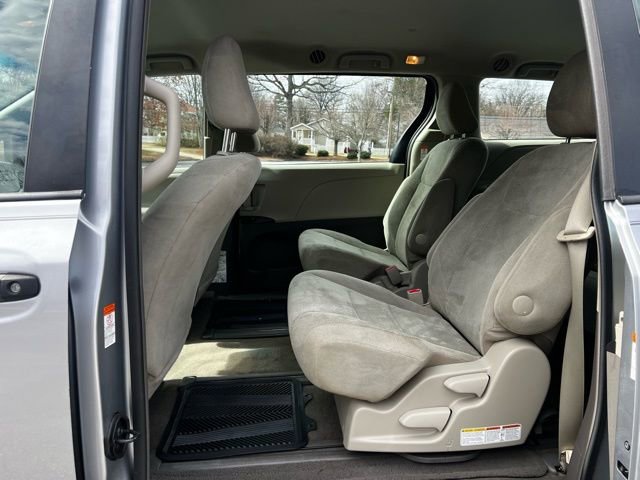 Used 2017 Toyota Sienna L FWD image 16