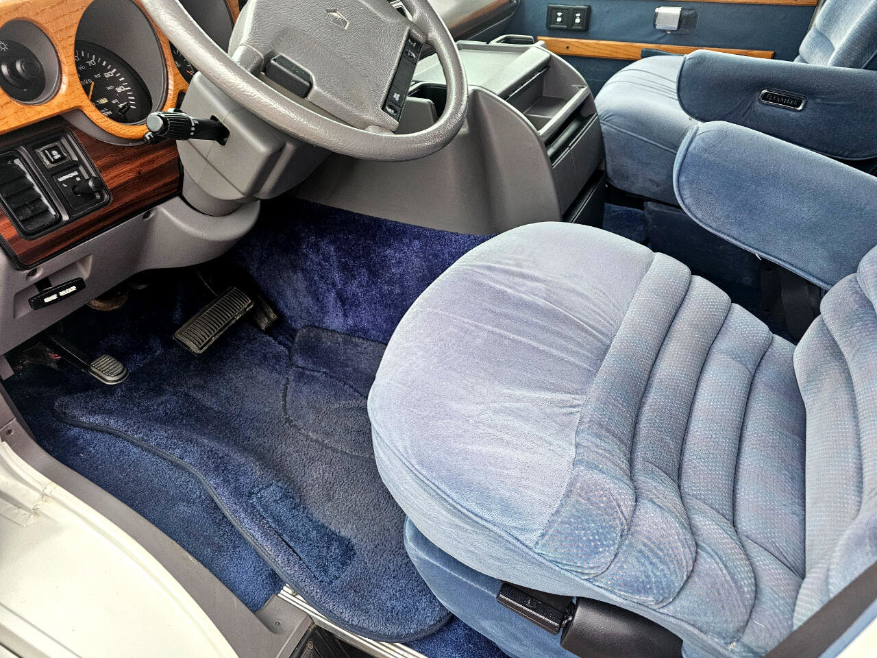 Used 1994 Dodge B2500 B250 109 WB image 11