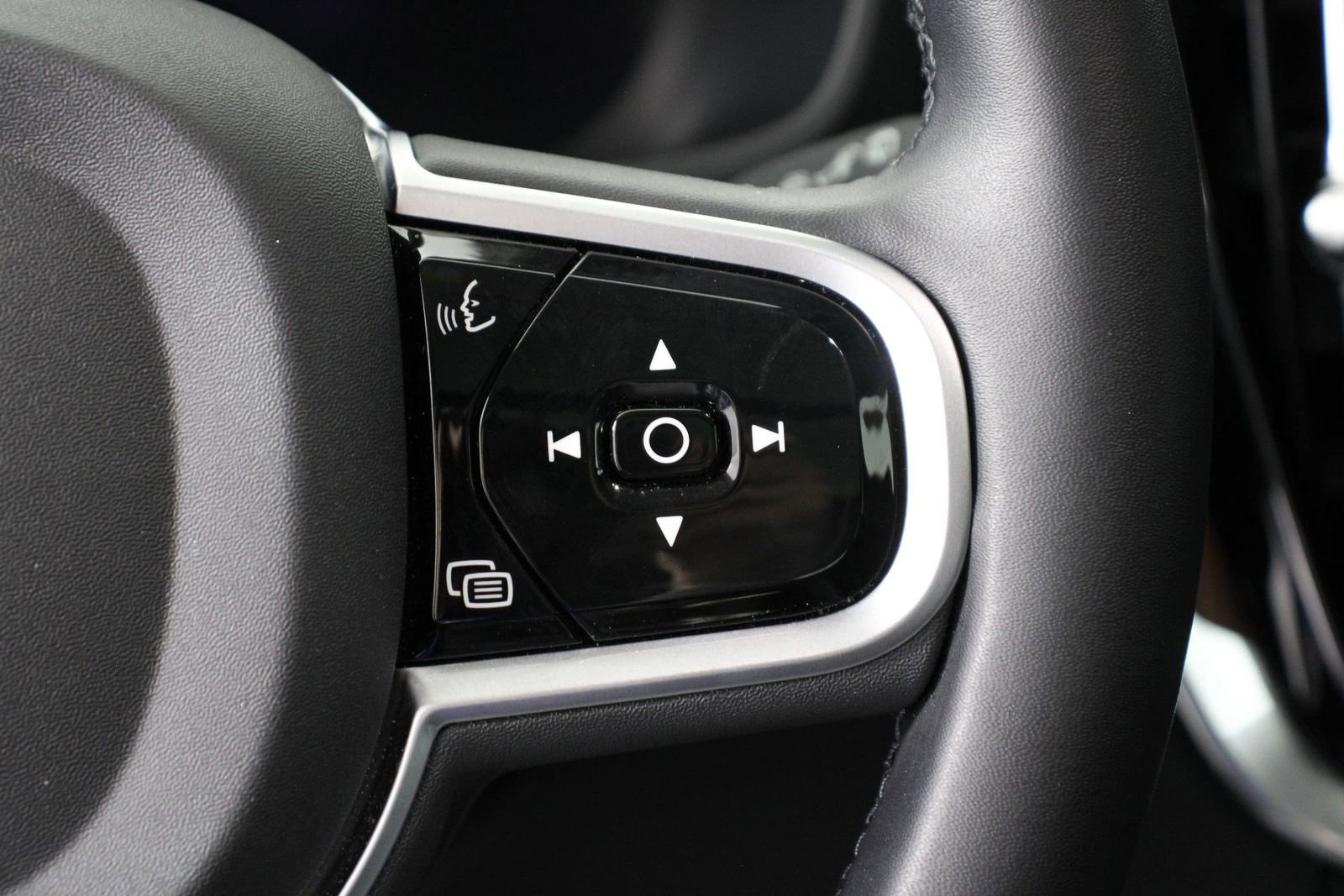 Certified 2025 Volvo V60 B5 Cross Country Plus image 11