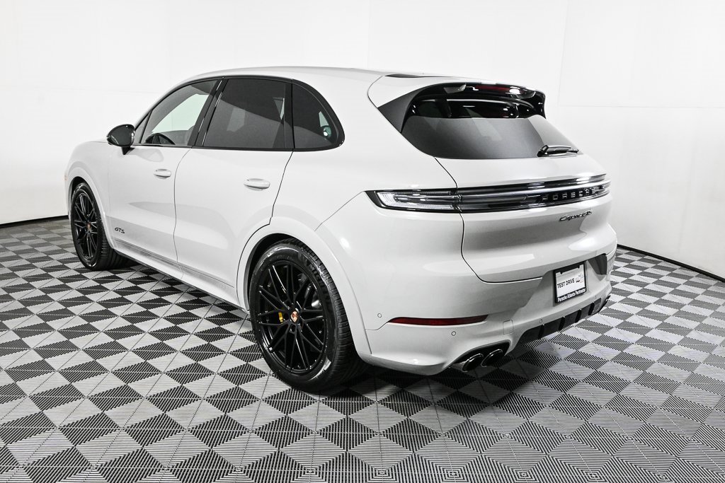 New 2026 Porsche Cayenne GTS image 3