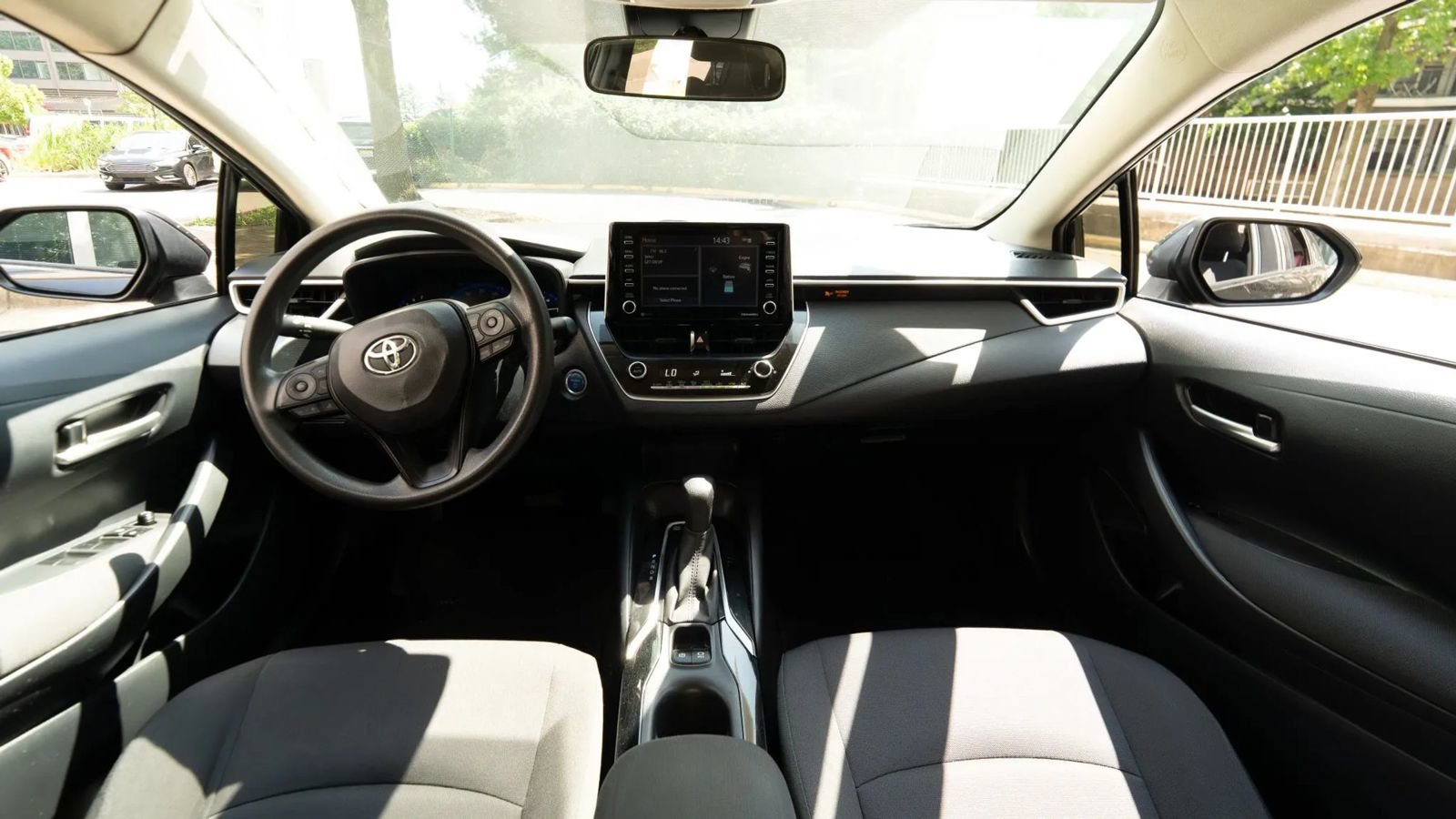 Used 2021 Toyota Corolla LE FWD image 23