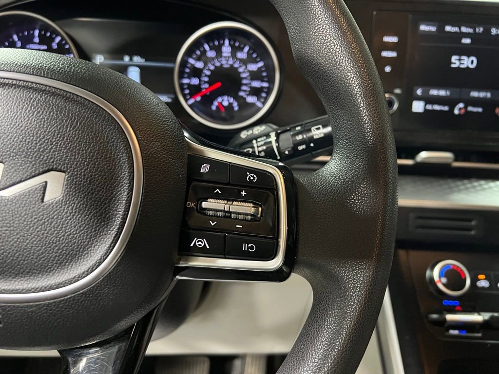 Used 2023 Kia Carnival LX image 23