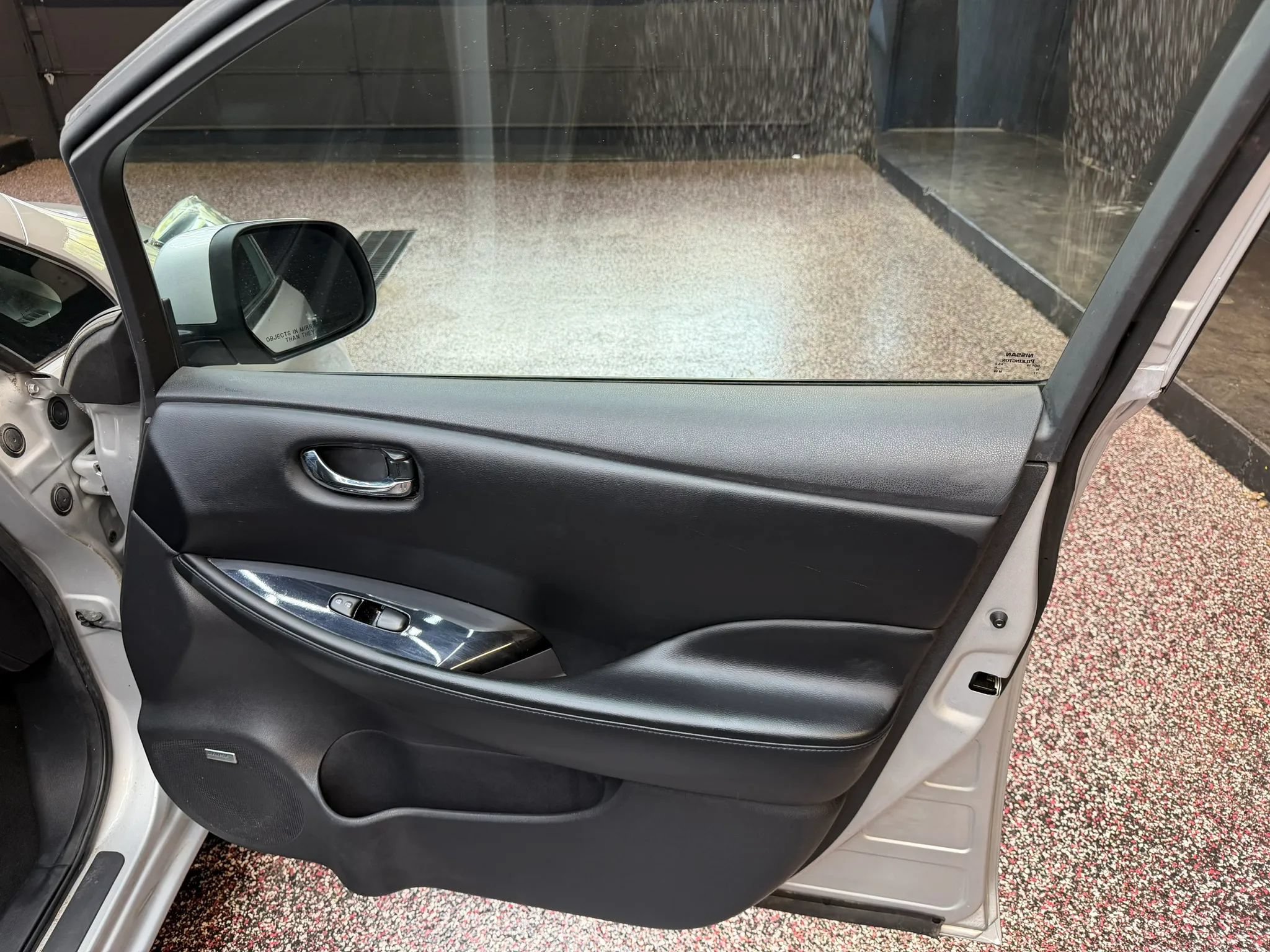 Used 2014 Nissan Leaf SL w/ Premium Package FWD image 29