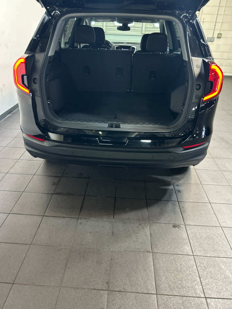 Used 2024 GMC Terrain SLE AWD/4WD image 9