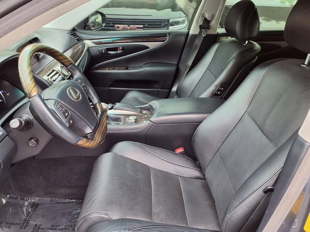 Used 2013 Lexus LS 460 w/ Comfort Pkg RWD image 18