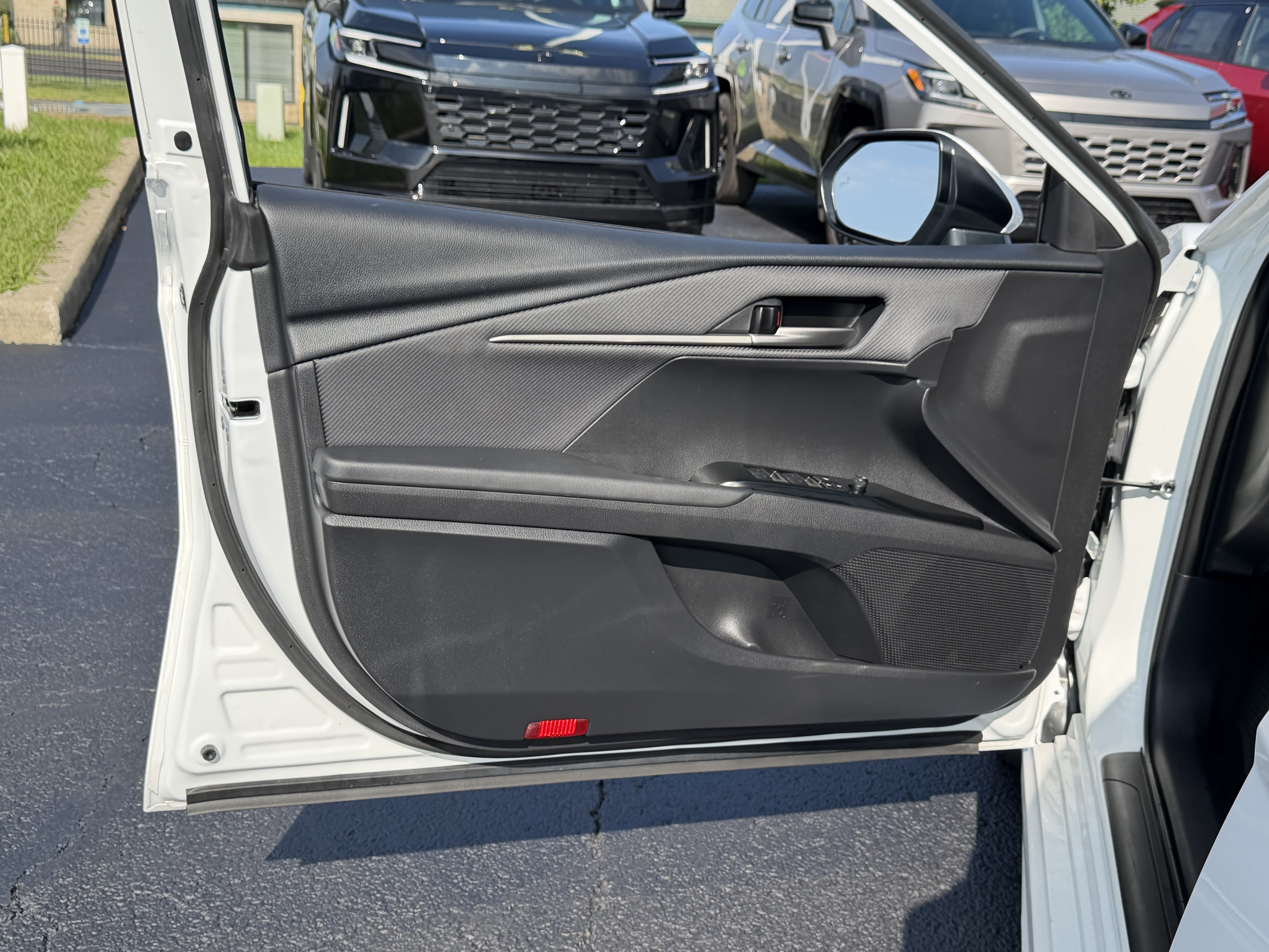 Used 2025 Toyota Camry SE FWD image 20